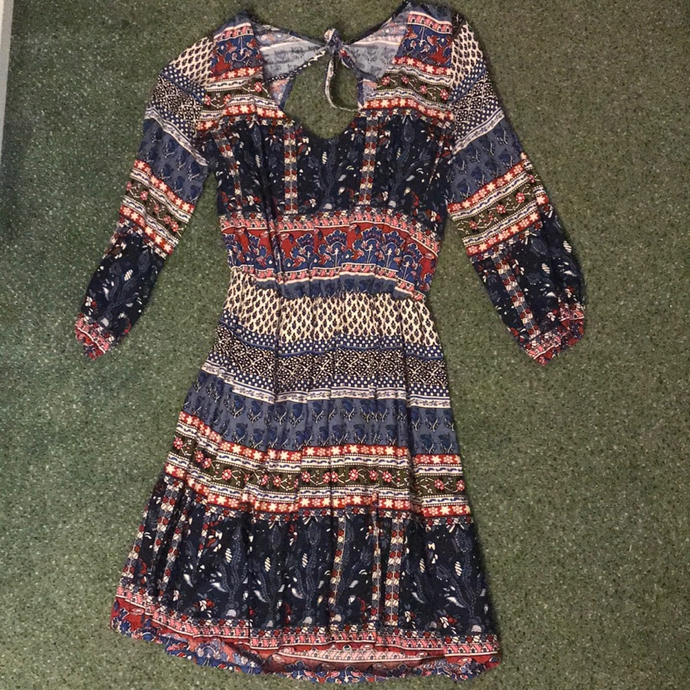 Hollister patterned dress w/sleeves